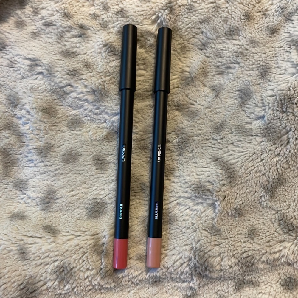 Lunar Beauty Lip Pencil Duo Shades Doodle and Blushing - Picture 6 of 6